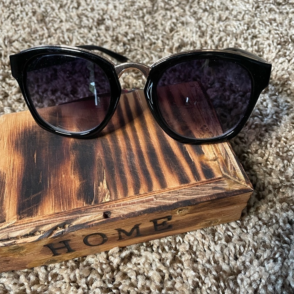 LRI Forever Sun black and gold oversized sunglasses - Picture 2 of 6